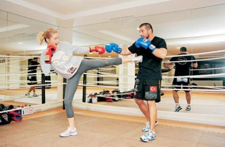 ROMANTİK KOMEDİ ADLI FİLMİN 60 SANİYELİK BÖLÜMÜNDE DANS ETTİN. SONRA BÜTÜN TÜRKİYE SENİ KONUŞTU. NELER HİSSETTİN