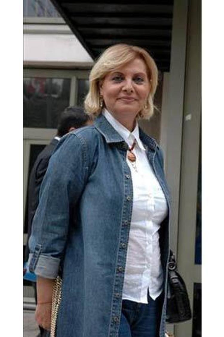 Şenay Akay Türk sanat müziği sanatçısı Müşerref Akayın yeğeni.