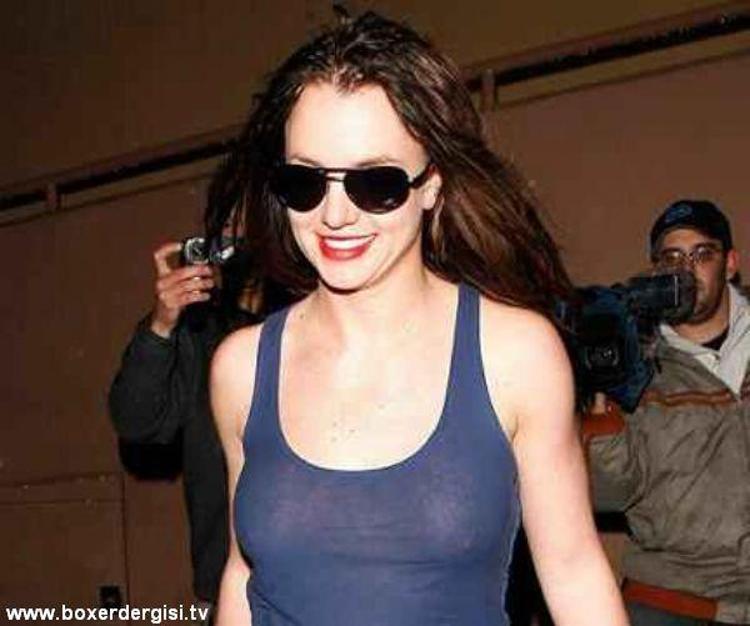 Britney Spears`in sütyensiz transparan fotoğrafı