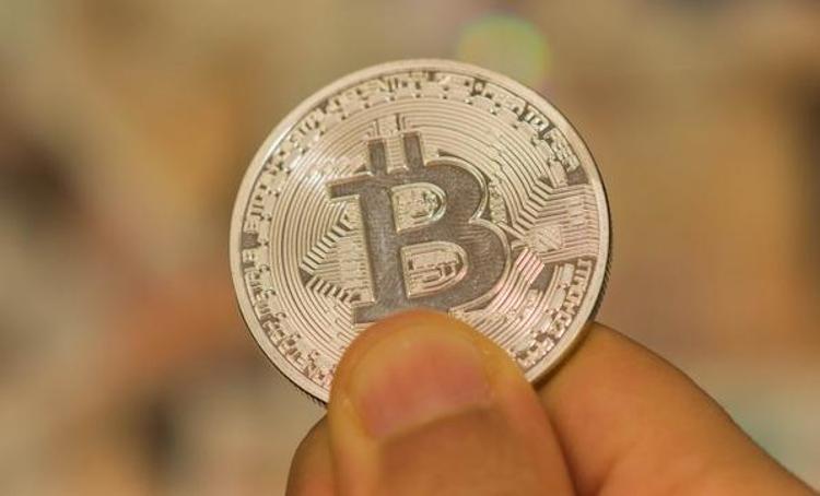 Kripto para piyasasında resmen yer yerinden oynadı Rekor kırıldı, yüzde 240 artış sonrası dev banka harekete geçti