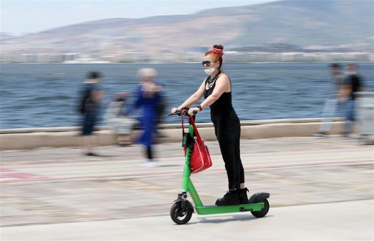 Hafta sonu ve hafta içi sokağa çıkma yasaklarıyla ilgili flaş açıklama Yasak saatleri değişiyor... Pazar günü yasağı kalkıyor... Pazartesi günü...