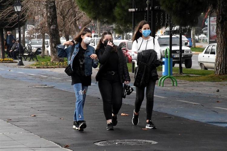 MASKE YASAĞI KALKIYOR MU