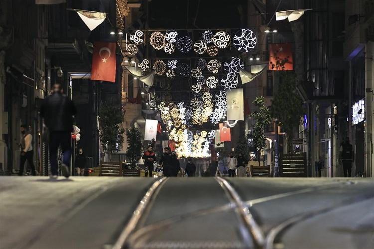 Son dakika maske takma açıklaması Yasak kalkıyor mu Resmen belli oldu