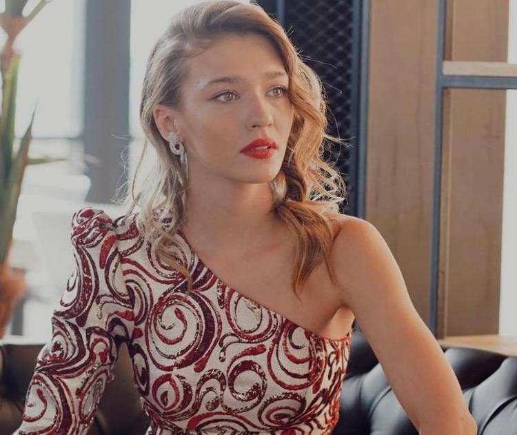 HAYAT BENİ OYUNCULUĞA İTTİ
