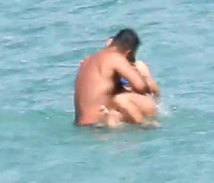 Burçin Terzioğlu ile Umut Duygu aşka geldi Bikinisi çözülünce...