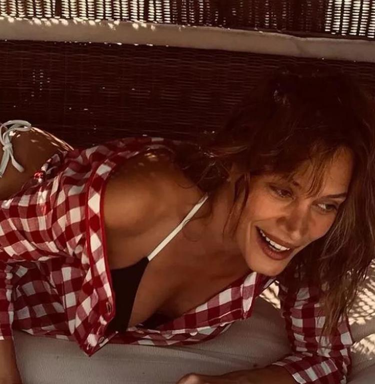 Ebru Cündübeyoğlu gençlere taş çıkardı