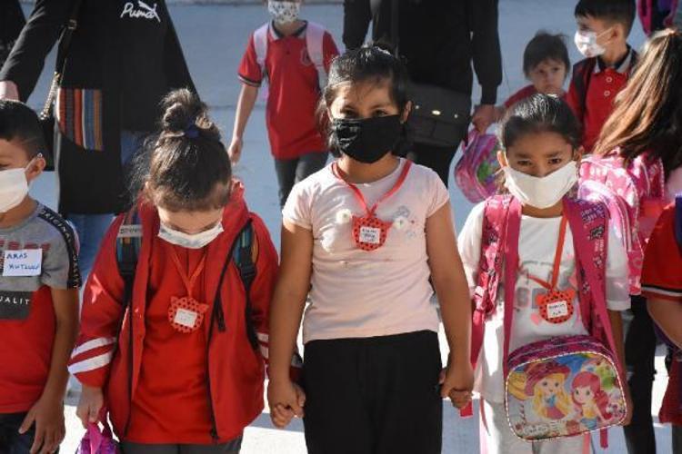 Milli Eğitim Bakanlığı (MEB) resmen duyurdu 81 ilde flaş değişiklik kararı, 18 milyon öğrenci...