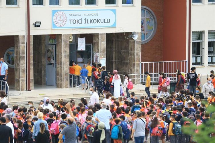 Milli Eğitim Bakanlığı (MEB) resmen duyurdu 81 ilde flaş değişiklik kararı, 18 milyon öğrenci...