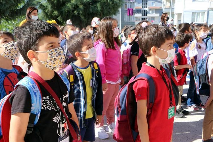 4) SINIFTA, BAHÇEDE SOSYAL MESAFE