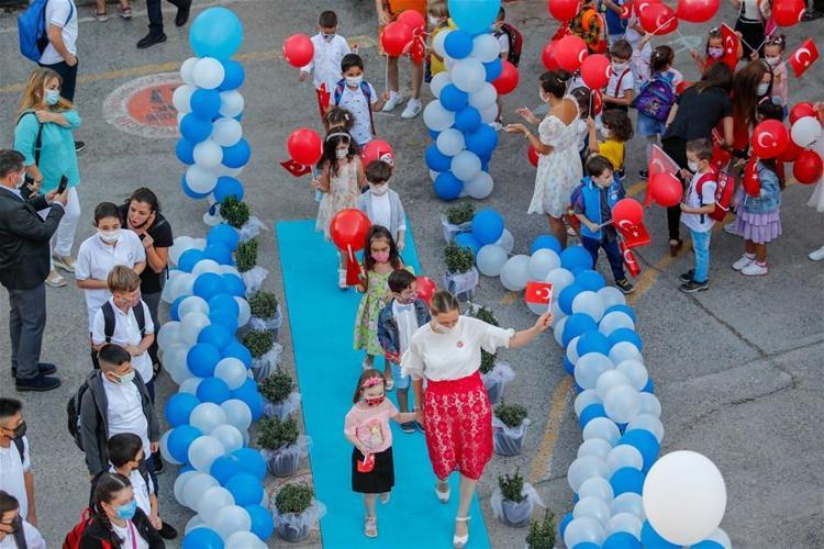 Öğrenciler için aşı veya PCR zorunluluğu yok değil mi