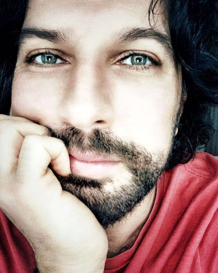 Tarkan, 2017 yılında New York konseri için gittiği Amerika’dan yarı çıplak fotoğraf paylaşıp, Eyvah ne yaptım ben diyerek silmişti. Aynı gece çekilen başka bir pozunu yayınlayan Megastar, iyi geceler tbtsi ile o güne dair pişmanlığını dile getirdi.