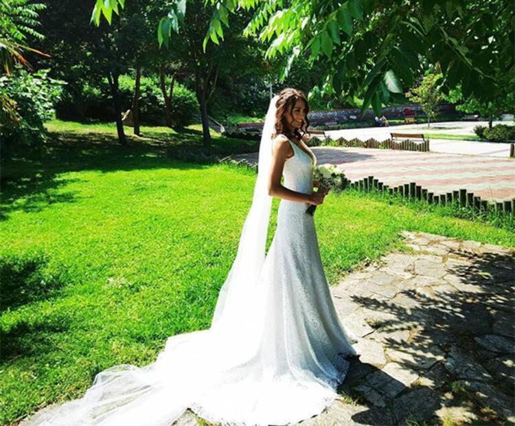 EŞİYLE POZLARINI SİLDİ