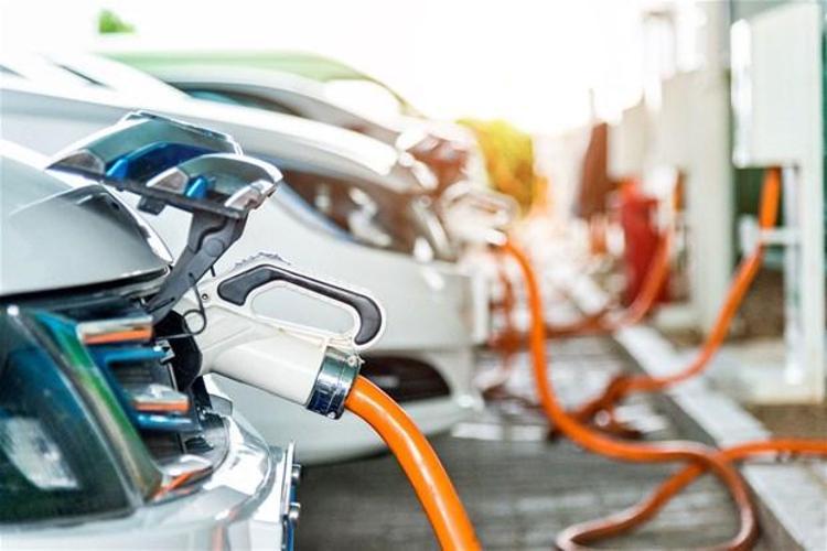 Bu satış rakamlarıyla hibrit otomobillerin pazar payı yüzde 8,4e, elektrikli otomobillerin payı ise yüzde 0,3e yükseldi.