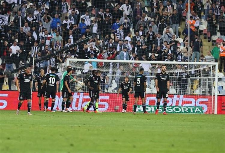 Tecrübeli futbolcu aynı zamanda yüzde 36lık pas isabeti ortalaması yakaladı.