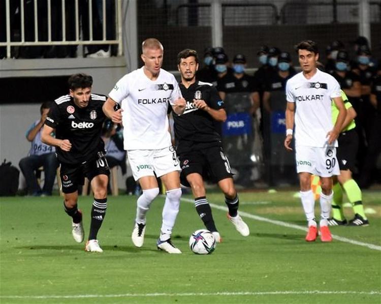 Gökhan Törenin performansı siyah-beyazlı taraftarlar tarafından eleştirildi. Altay maçında 32 kez topla buluşan Gökhan Töre, 19 top kaybı yaptı