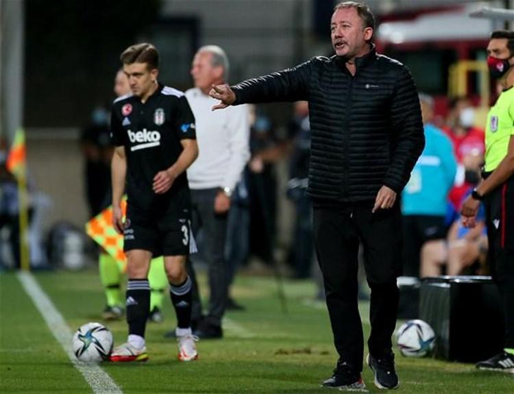 Mücadelenin ikinci yarısına hızlı başlayan taraf Beşiktaş oldu. Siyah-beyazlılar, 47nci dakikada Güven Yalçınla skoru 1-0a taşıdı. Güven bu sezon ilk kez bir maçta gol atmış oldu.