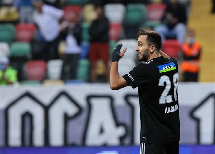 Üst üste 9uncu sezonunu geçirdiği siyah-beyazlı takımda 2013-14ten bu yana görev yapan 38 yaşındaki Atiba, kulüpte en çok maça çıkan yabancı futbolcu unvanını elinde bulunduruyor. Atiba, ligde 246, Avrupada 39, Türkiye Kupasında 13, Süper Kupada ise 2 kez forma giydi.