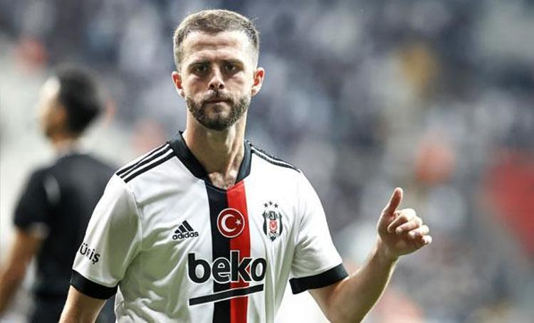 Şampiyonlar Liginde Beşiktaş ve Dortmund arasında koşu mesafeleri belli oldu. Koşmuyor şeklinde eleştiriler yapılan yeni transfer Pjanicin Josefle birlikte 12 kilometre mesafe kat etmesi dikkat çekti.