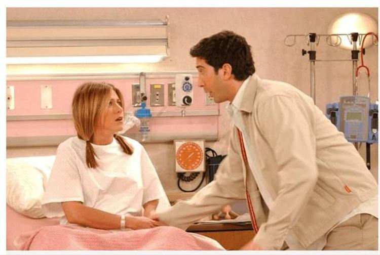The Morning Showun ikinci sezonunun yayımlanmasından önce Entertainment Tonighta konuşan Aniston, çiftin romantik biçimde bir araya geldiğine dair söylentileri tuhaf bulduğunu açıkladı.