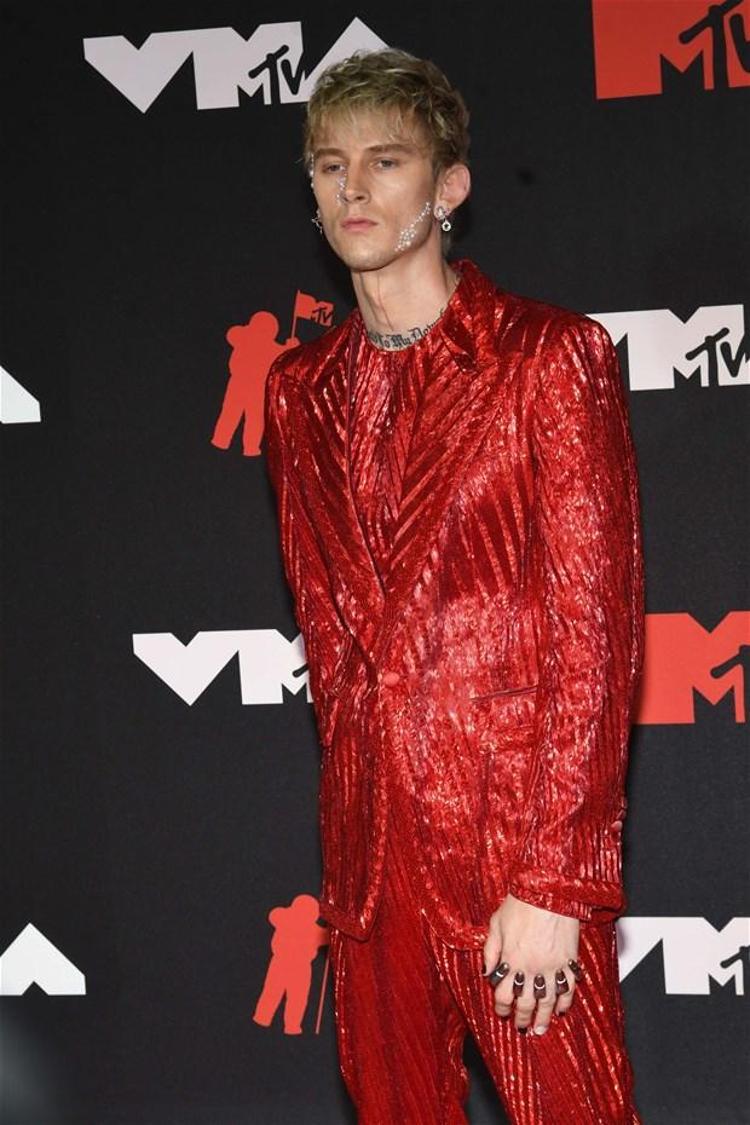 Machine Gun Kelly ile Megan Fox geceye damga vurdu
