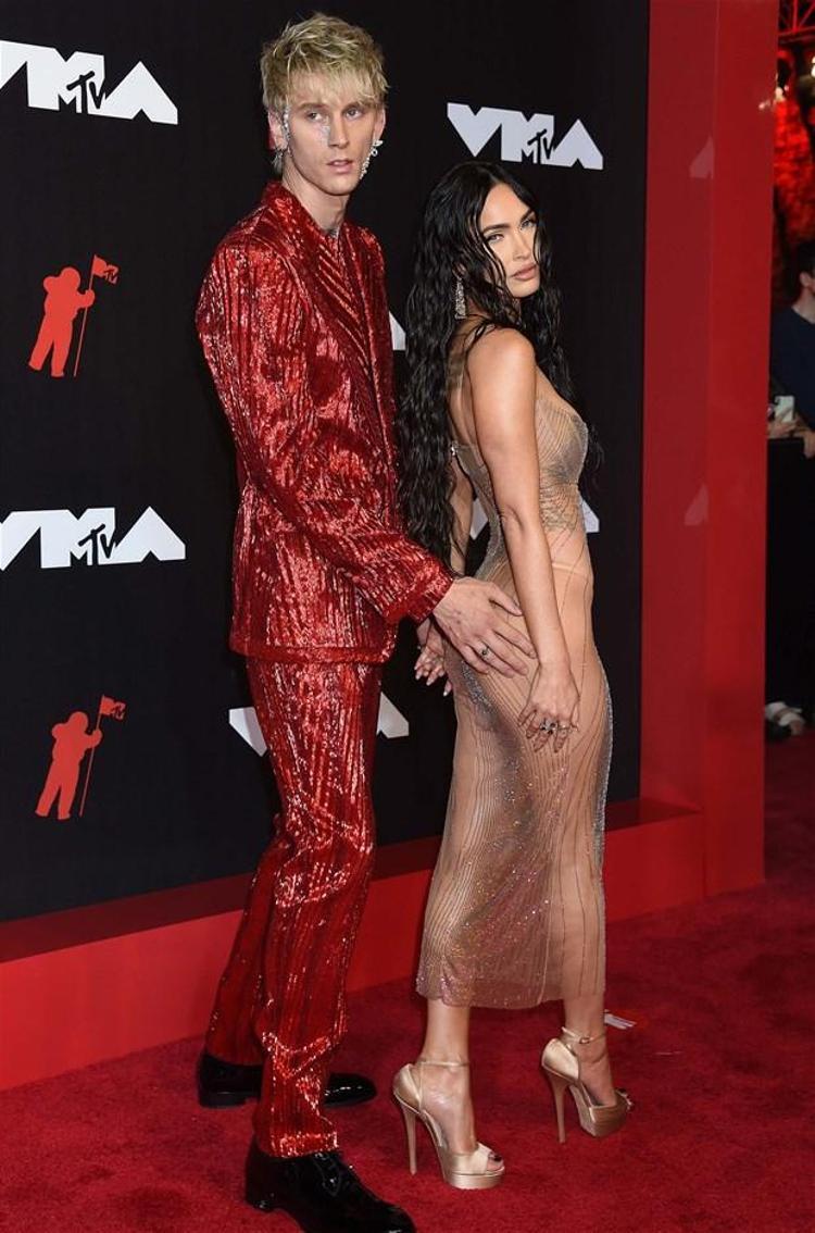 Machine Gun Kelly ile Megan Fox geceye damga vurdu