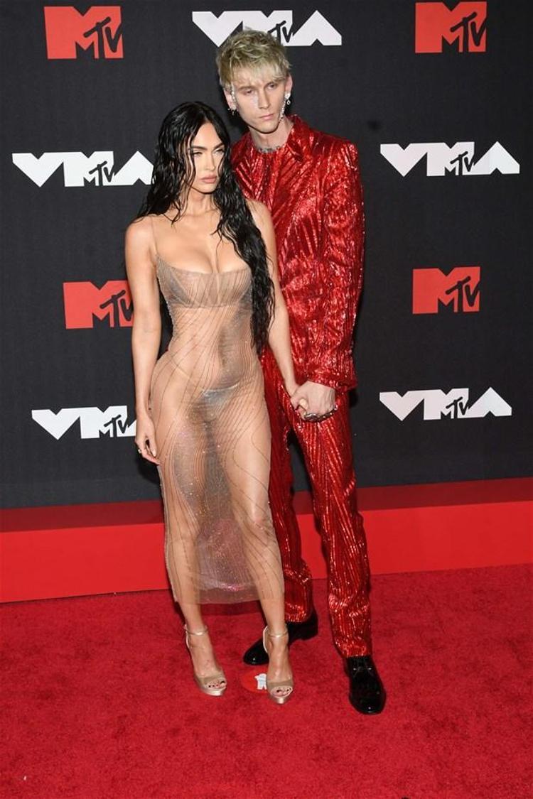 Machine Gun Kelly ile Megan Fox geceye damga vurdu