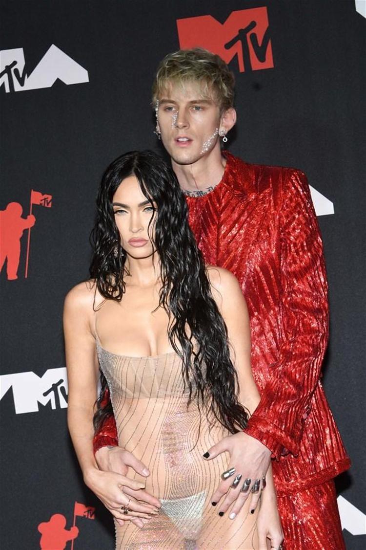 Machine Gun Kelly ile Megan Fox geceye damga vurdu
