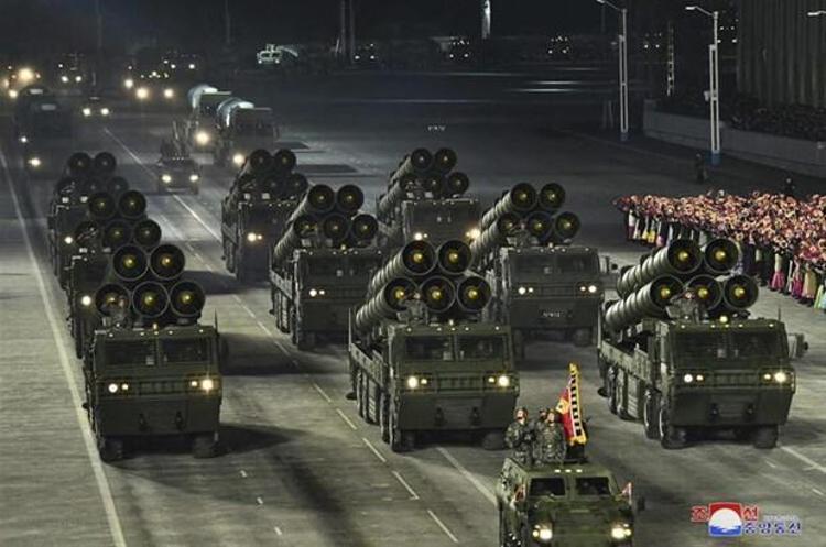 Dünya diken üstünde Kuzey Kore yine yaptı Füzeleri ateşledi