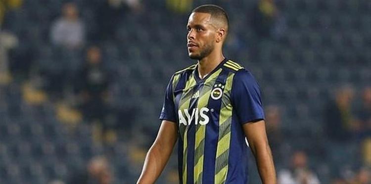 İngiliz kulübünden yapılan açıklamada, 31 yaşındaki defans oyuncusu ile 1+1 yıllığına anlaşma sağlandığı belirtildi.