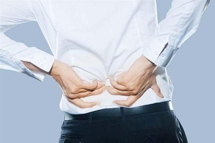 Kronik ağrının daha az yaygın sebeplerinden biri de tendon yırtığı veya omur kireçlenmesi gibi belirli bir tetikleyici unsur olmadan, vücut genelinde ağrıları tetikleyen fibromiyalji gibi hastalıklardır. Migren ve bazı kanser türleri de şüpheliler arasındadır. Ancak, sebep ne olursa olsun, tedavi edilmediği durumda kronik ağrı hayatınızı altüst edebilir.