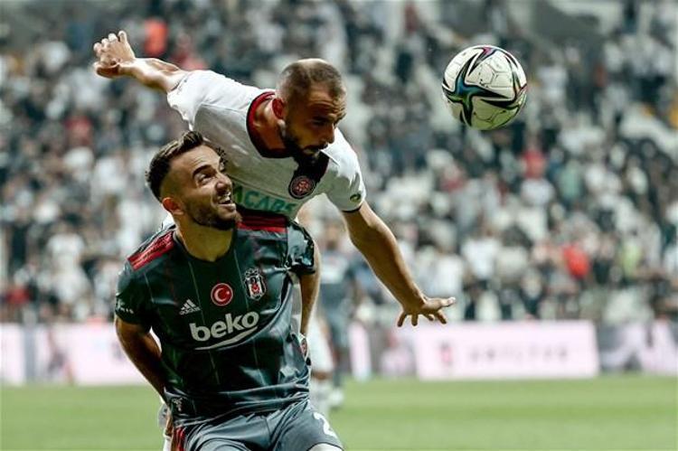 Sergen Yalçın, 10 kişi kaldıktan sonra da sahada 3 Türk futbolcuyla olmaları gerektiğinin 4. hakem tarafından kendilerine söylendiğini ve bu nedenle Necipi oyuna aldığını söyledi.