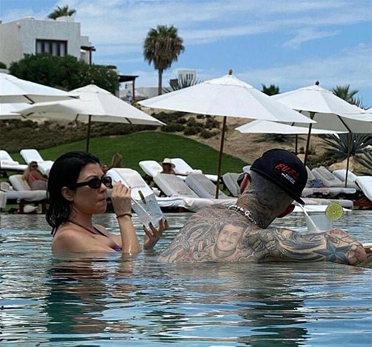Kardashianın da desteği ile Kylie Jennerın sahip olduğu özel bir jete binen Travis Barker, sevgilisiyle birlikte Meksikaya Cabo San Lucasa tatile gitti.