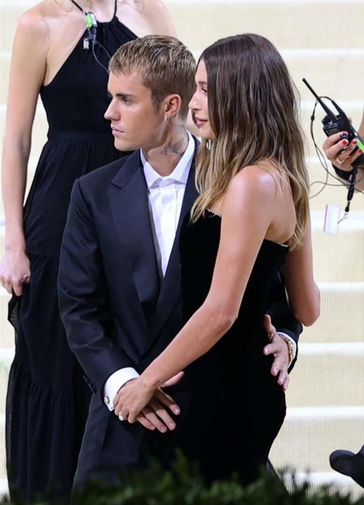 Hailey Bieber ile Justin Bieber, aile olmaya hazırlanıyor. Kanadalı şarkıcı, adına hazırlanan belgeselde, 2021 planları arasında bebek sahibi olma isteğinden bahsetti.