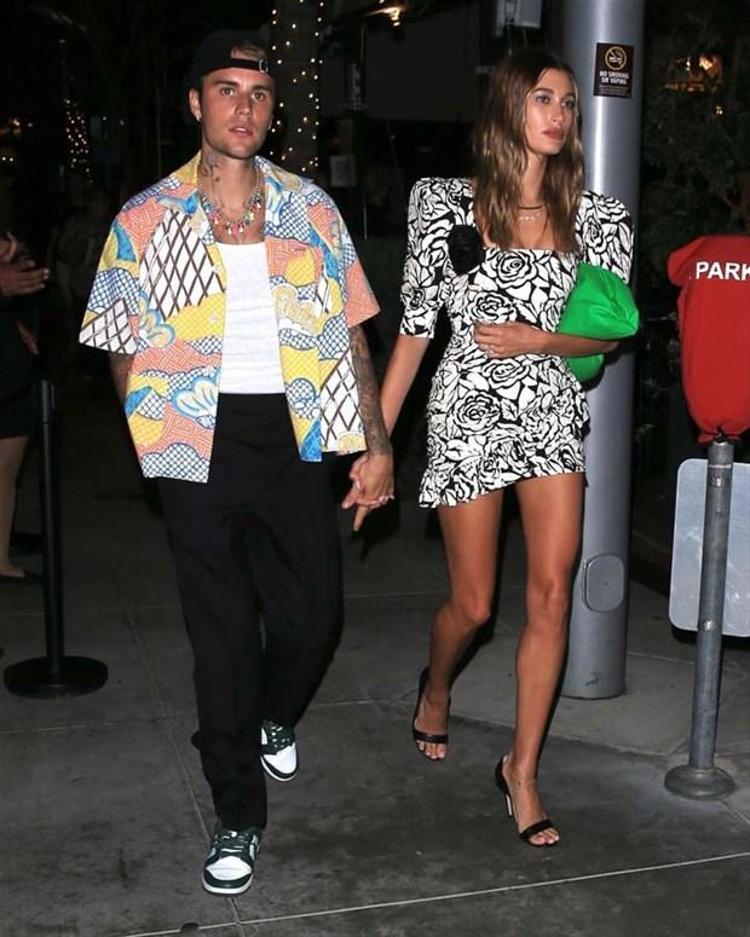 Londra’da verdiği konser sonrası soruları tüm içtenliğiyle yanıtlayan ünlü şarkıcı, konu Hailey Baldwin ile olan cinsel hayatına gelince, “İşler bazen çılgına dönebiliyor” dedi.