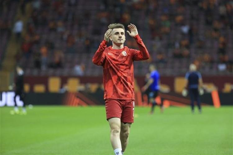Galatasarayla bonservis konusunda anlaşsak bile oyuncu bizi hedefleri açısından yetersiz bulup tercih etmeyebilir. İkna edebilmek için ona basamak olabileceğimizi ve daha büyük kulüplere gitmesini sağlayabileceğimizi anlatabiliriz ifadeleri kullanılıyor.