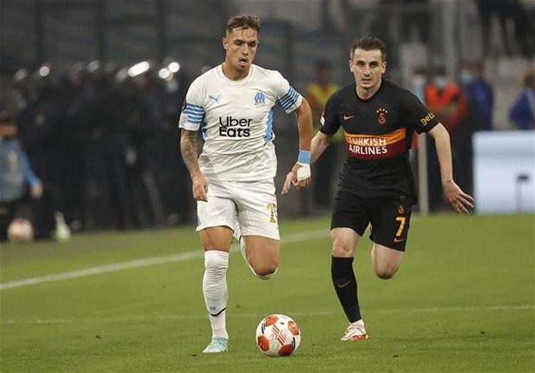 Taylan Antalyalı ise kendisine yapılan aynı teklifi kabul etti. Yıllık 7 milyon TLnin yanı sıra Galatasaray, Kerem için 2 milyon TLlik yıllık bonus ücret de teklif etti.