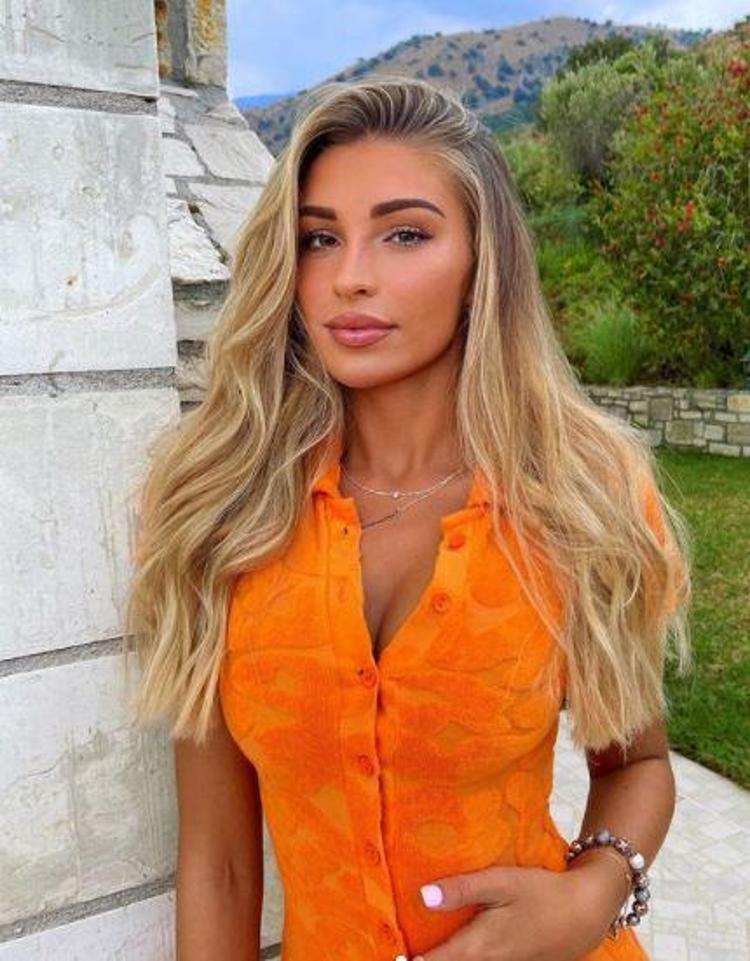 Zara McDermott giyecek bir şey yok dedi ve paylaştı