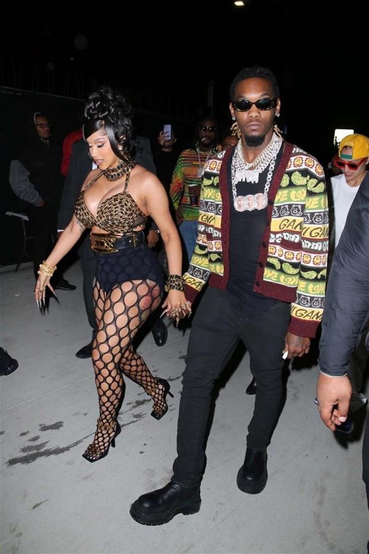 Cardi Bnin müstehcen doğum günü partisi Herkes kalça dansı yaptı...