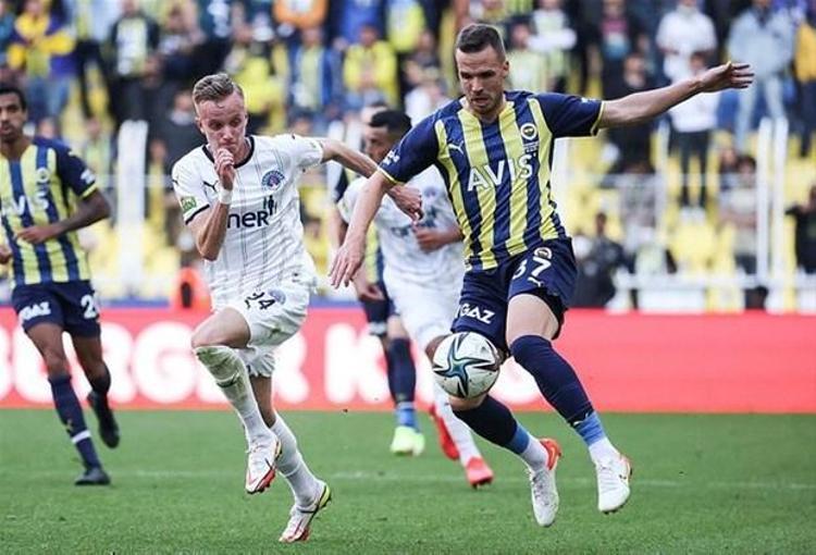 Kırık cam teorisi vardır. Hani mafyanın kol gezdiği, uyuşturucunun tavan yaptığı New Yorka bir vali geliyor. Adam üstten başlamıyor, alttan başlıyor. Önce sokak çocukları işini hallediyor ve şunu söylüyor:
