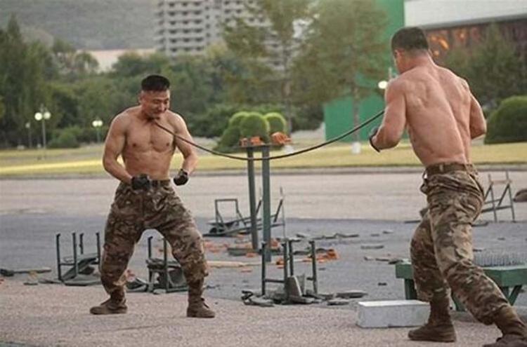 Kimin konuşması, Kuzey Korenin son haftalarda hipersonik bir savaş başlığı olduğunu söylediği uzun menzilli bir seyir füzesini, trenden ateşledikleri bir testten sonra geldi.