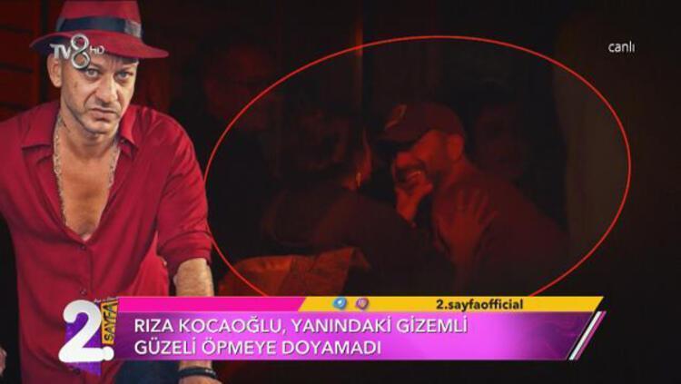 Oyuncu Rıza Kocaoğlu ve yönetmen Burcu Alptekin sarmaş dolaş