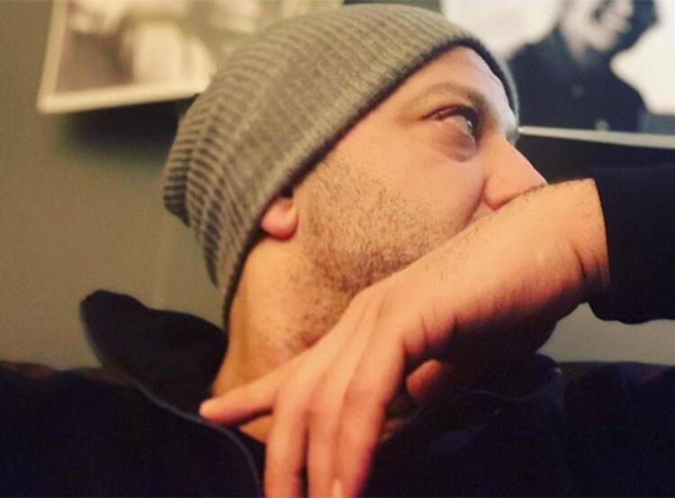 Oyuncu Rıza Kocaoğlu ve yönetmen Burcu Alptekin sarmaş dolaş