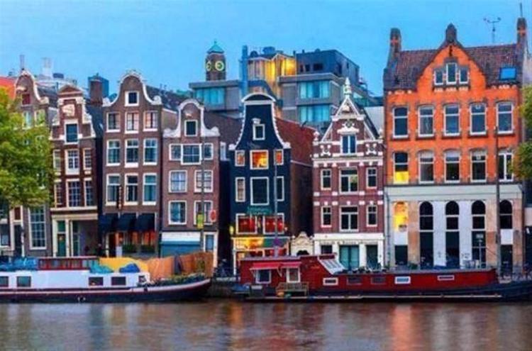 32 - Hollanda