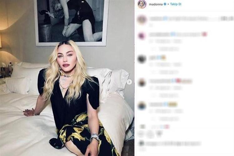Bir takpçisi, Sapkın ve ürkütücü bir nedenden dolayı Madonna, Marilyn Monroenun ölüm döşeğindeki pozunu canlandırdı.
