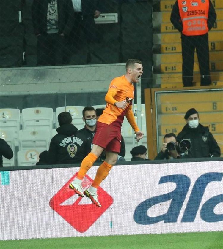 NTV Spor yorumcusu Önder Özen Galatasarayın yediği ilk golde Fernando Muslerayı hatalı buldu. Önder Özden, Musleranın boşa çıkışı gole sebep oldu.