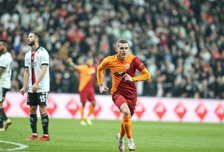 Umutun ortasını da pas geçmemek lazım, etkili ve iyi bir yere orta attı. Ayrıca Morutan da Umutu kaçırdı, takip edemedi ifadelerini kullandı.
