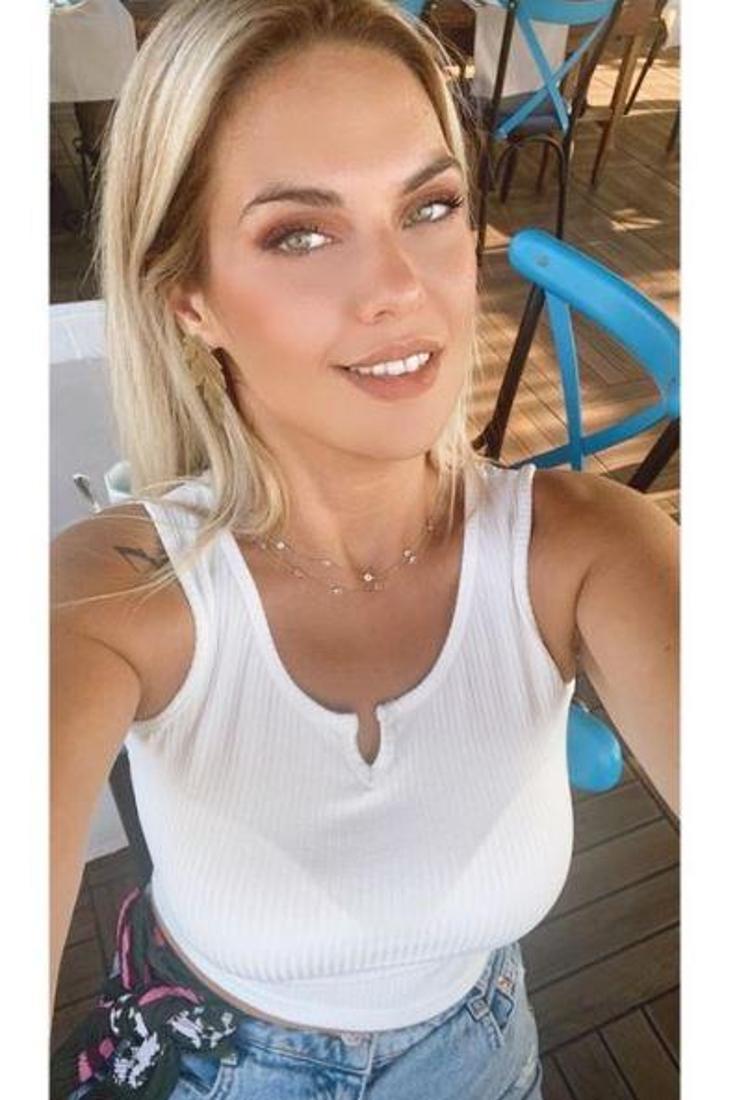 Emine Ünün kardeşi Duygu güzelliğiyle büyüledi