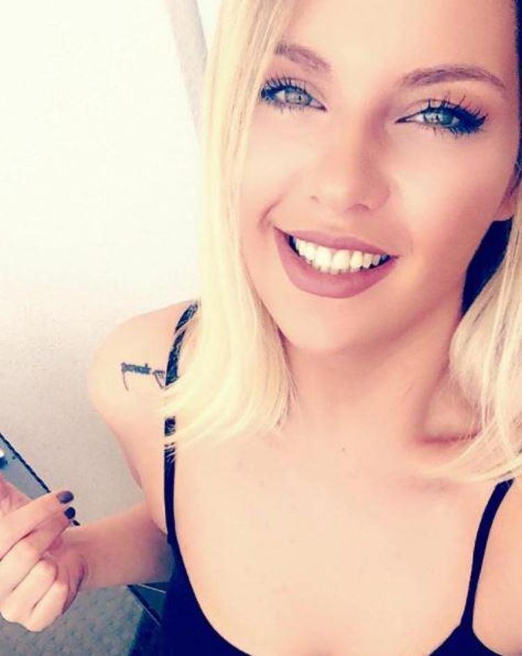 Emine Ünün kardeşi Duygu güzelliğiyle büyüledi