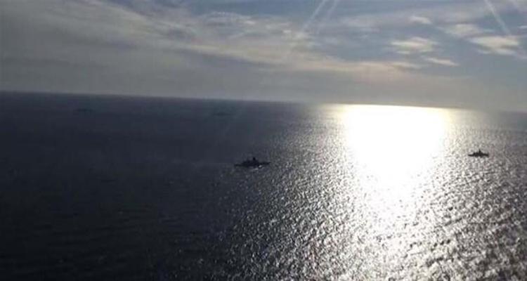 Jetler havalandı Gemiler yola çıktı Savaş...