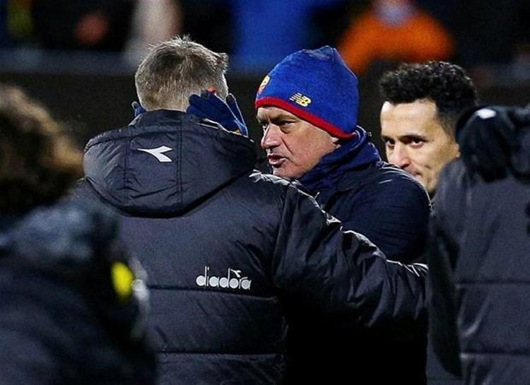 Hafta içi oynanan UEFA Avrupa Konferans Ligi karşılaşmasında Mourinhonun teknik direktörlüğünü yaptığı Roma, Norveç ekibi Bodo Glimte 6-1 mağlup oldu.